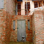 New brick home build with entry and side lights by Alternative Bricklaying New brick home build with entry and side lights